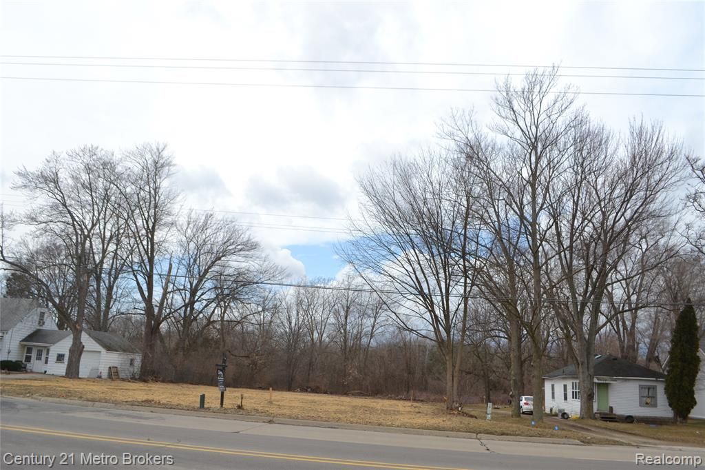 1200 S Belsay Rd, Burton, MI 48509